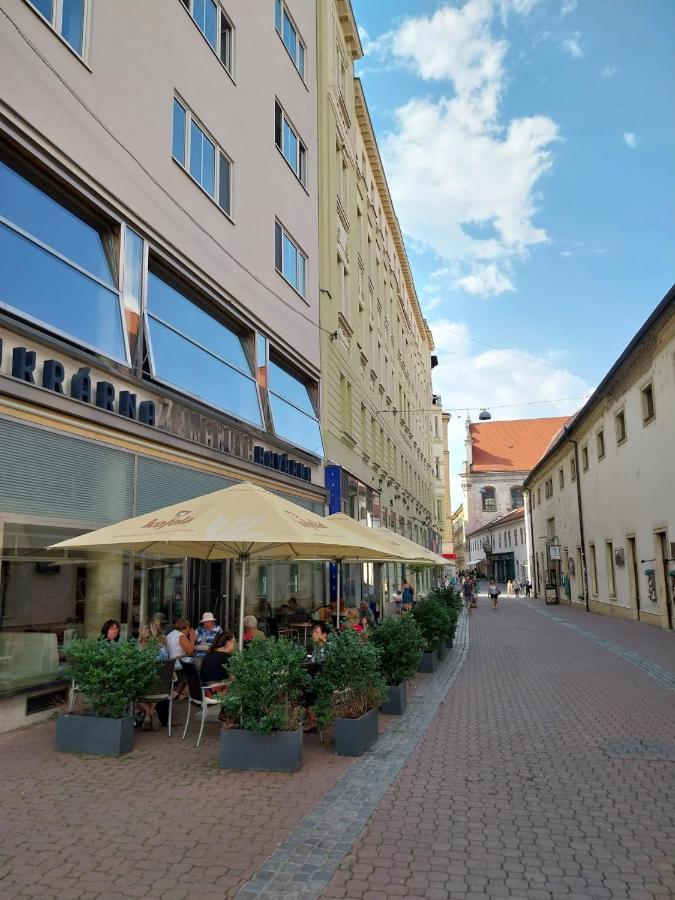 City Center Apartments - Moderna Brno Rimske Namesti V Esterno foto